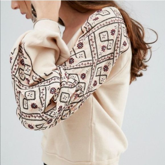 FREE PEOPLE Senorita Embroidered Puff Sleeve
V-Neck Sweatshirt NWOT Size Medium - Picture 4 of 10